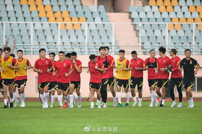 《血溅鸳鸯楼》打虎英雄武松醉打蒋门神，却与张团练结仇。张团练撮合武松进张都监账下，决心交友；张都监也操纵丫环玉兰撮合武松，武松不明其究，被宠若惊，却被两人蒙骗，误伤豪杰牛通。得知本相的武松欲分开，又被栽赃偷盗。玉兰为救武松，魂断飞云浦。武松返回鸳鸯楼，手刃敌人，从此走上另外一条江湖路。